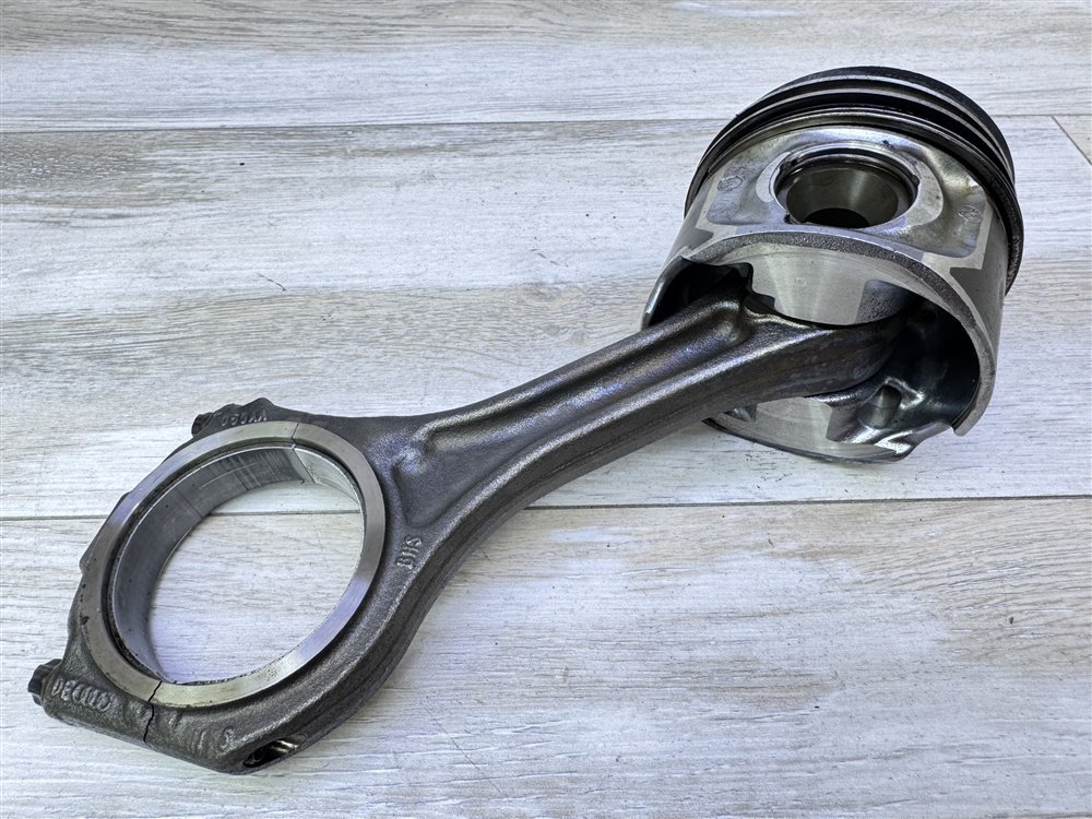 Поршень двигателя, 2500 рублей, Севастополь