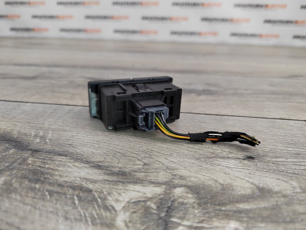 Кнопка обогрева лобового стекла, 1000 рублей, Москва