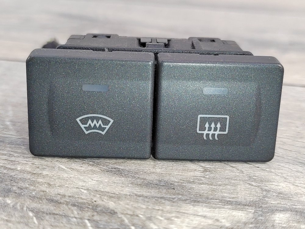 Кнопка обогрева лобового стекла, 1000 рублей, Москва