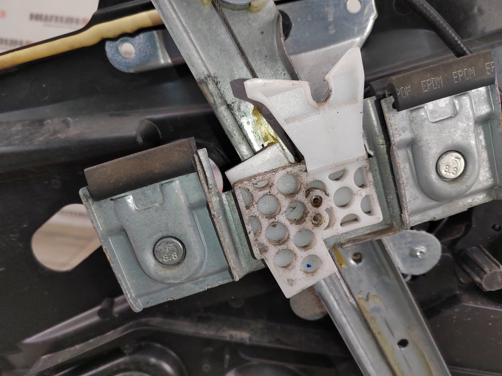 Стеклоподъемник, 1000 рублей, Москва