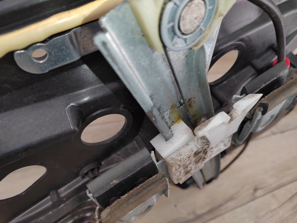 Стеклоподъемник, 1000 рублей, Москва