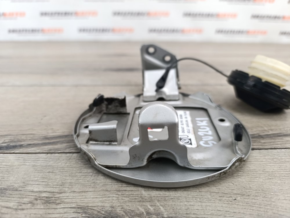 Лючок топливного бака, 500 рублей, Москва