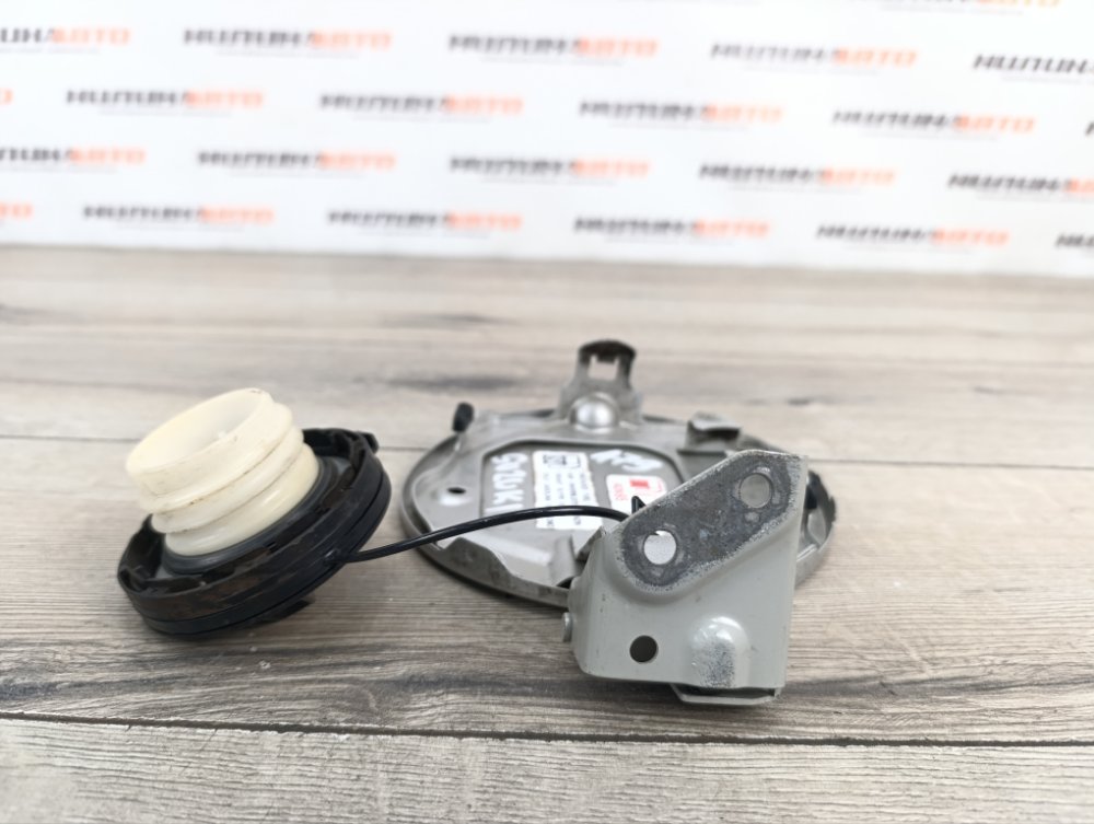 Лючок топливного бака, 500 рублей, Москва