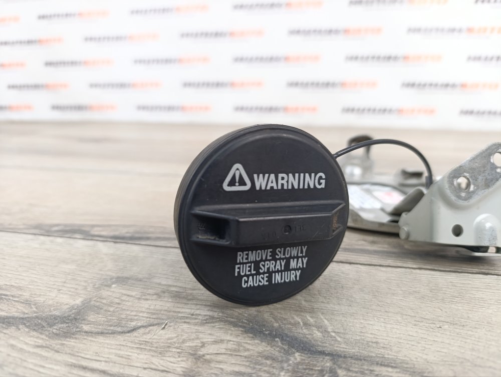 Лючок топливного бака, 500 рублей, Москва