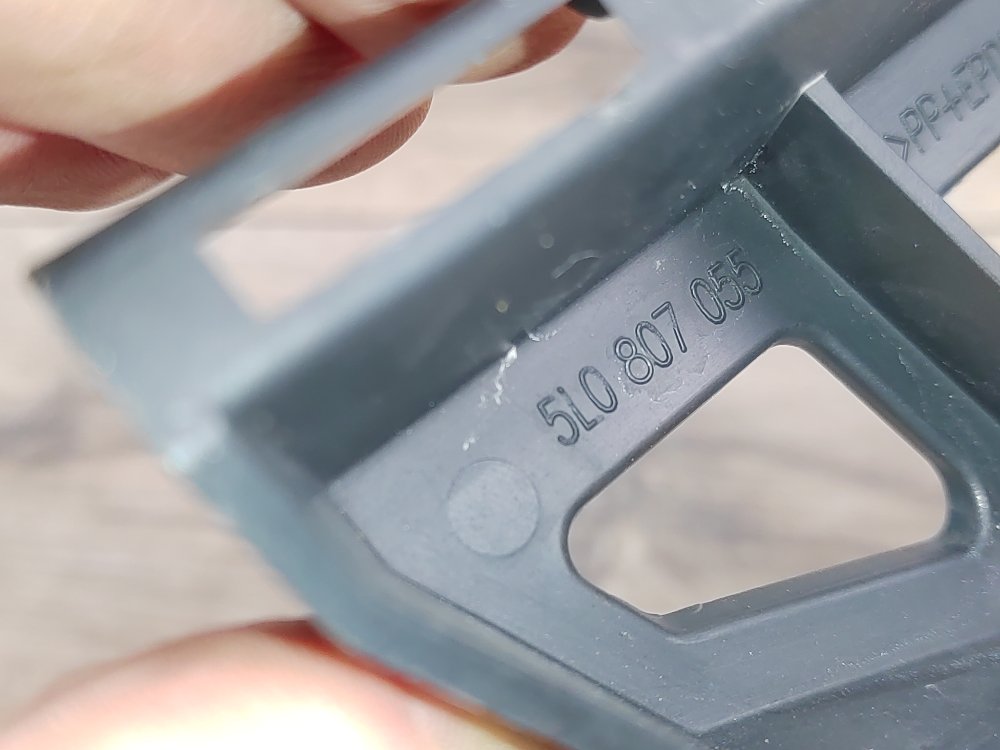 Кронштейн форсунки омывателя фар, 1000 рублей, Москва