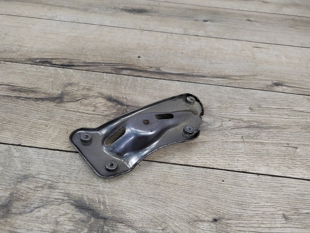 Кронштейн крыла, 2000 рублей, Москва