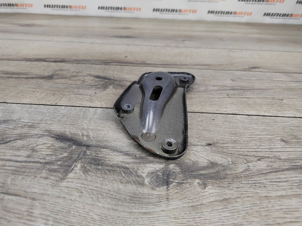 Кронштейн крыла, 2000 рублей, Москва