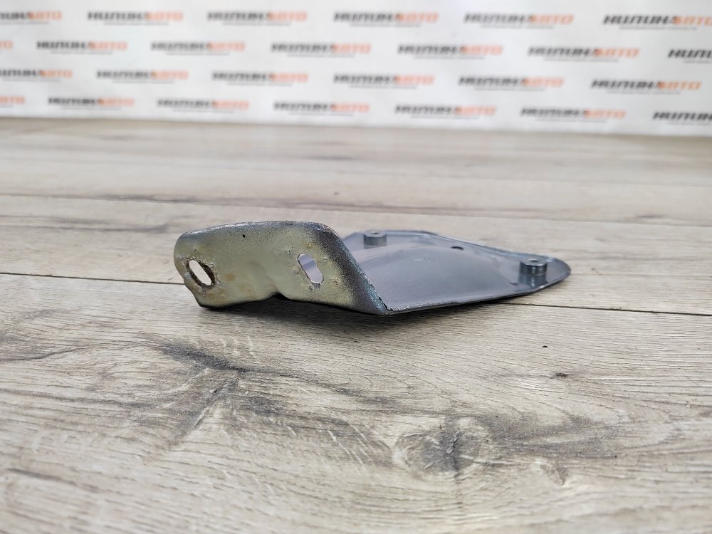 Кронштейн крыла, 1000 рублей, Москва