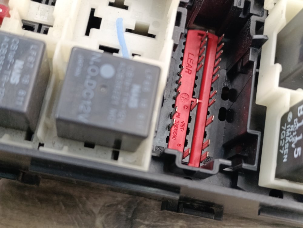 Блок предохранителей, 2000 рублей, Москва