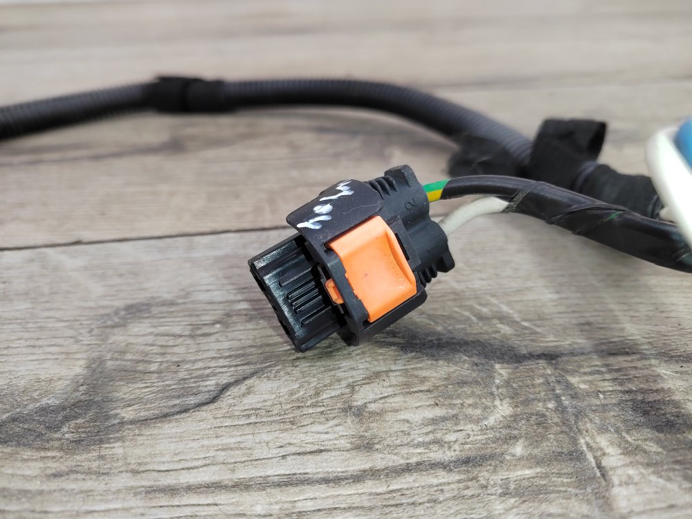 Фишка реле вентилятора охлаждения, 2000 рублей, Москва