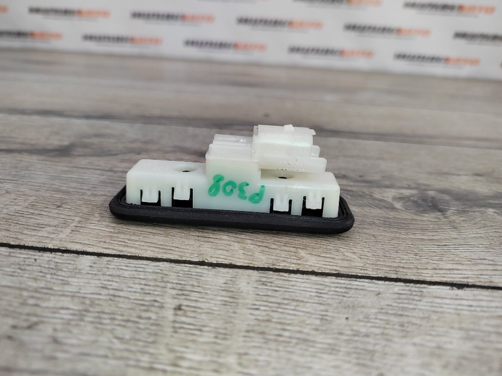 Кнопка открывания багажника, 900 рублей, Москва