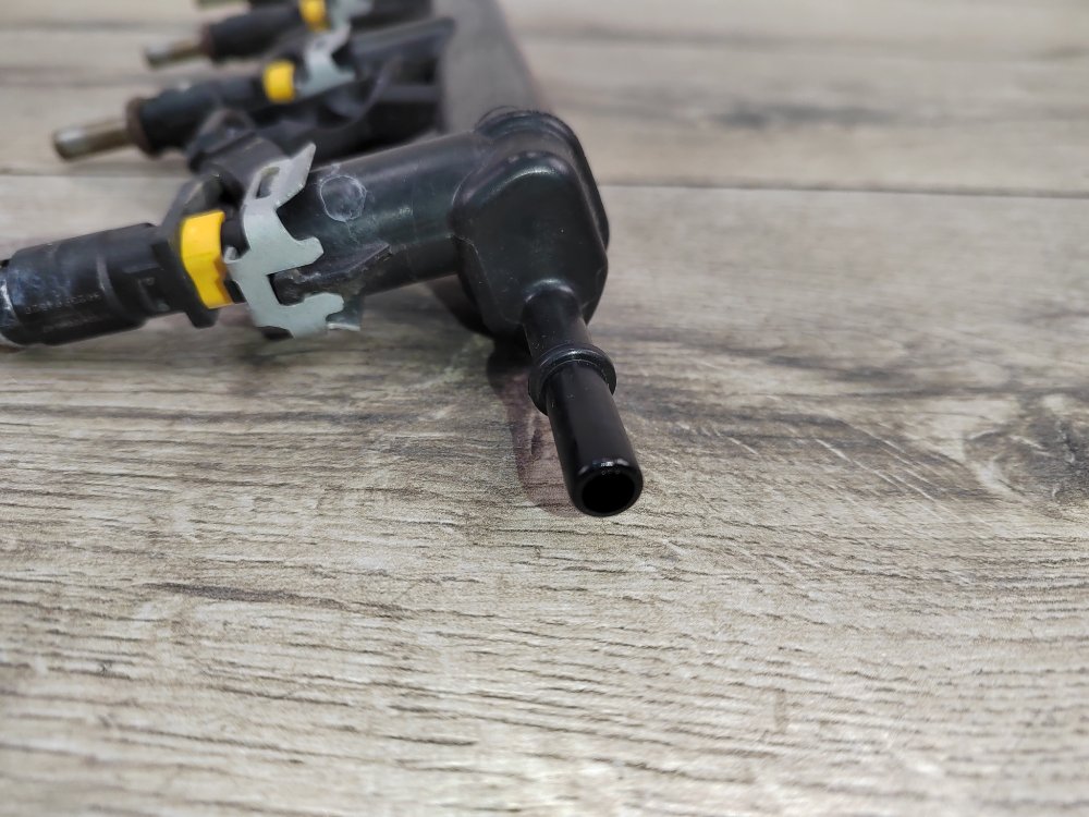 Рампа топливная, 2000 рублей, Москва