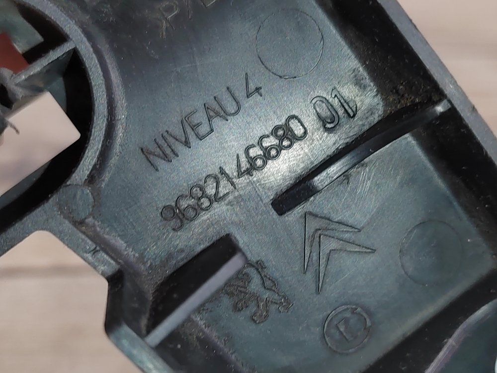 Накладка замка капота, 500 рублей, Москва