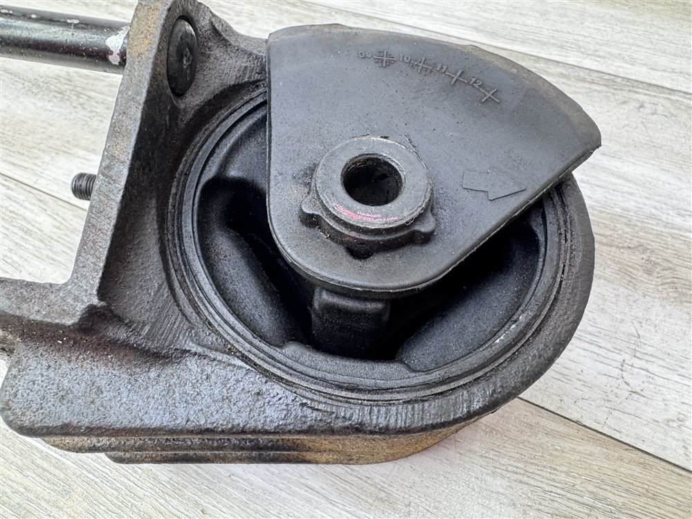 Подушка двигателя, 1000 рублей, Севастополь