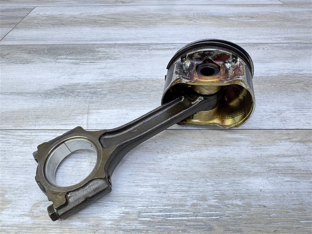 Поршень двигателя, 2000 рублей, Севастополь