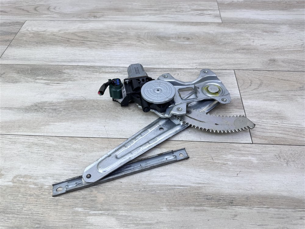 Стеклоподъемник, 1000 рублей, Севастополь