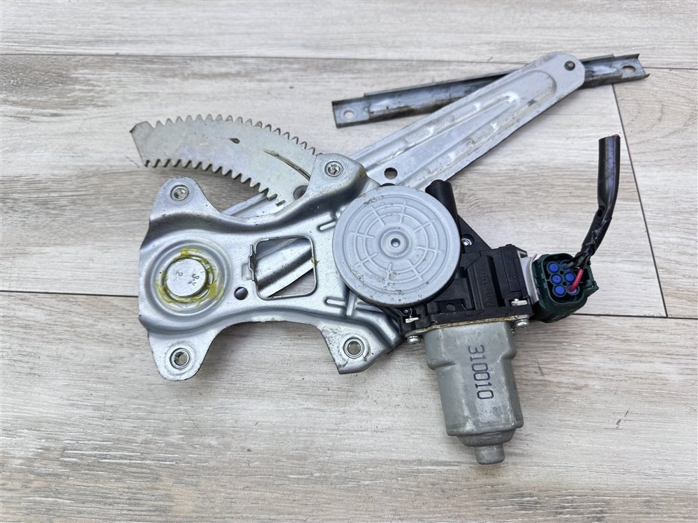 Стеклоподъемник, 1000 рублей, Севастополь