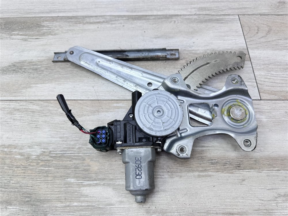 Стеклоподъемник, 1000 рублей, Севастополь