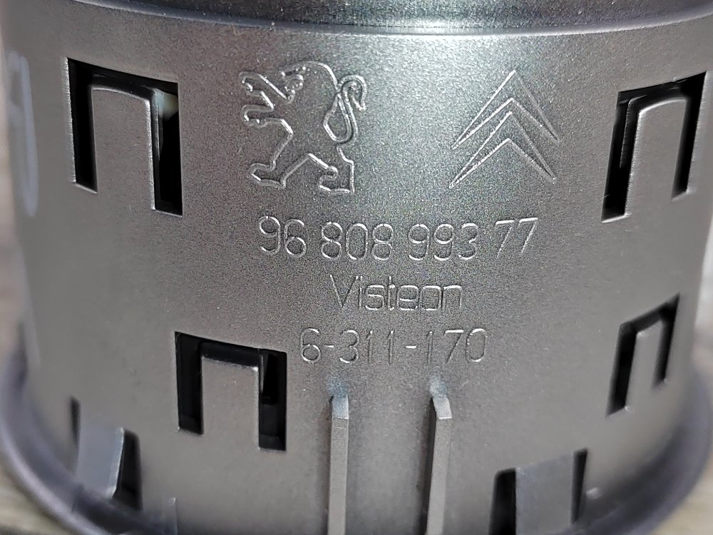 Дефлектор в торпедо, 500 рублей, Москва