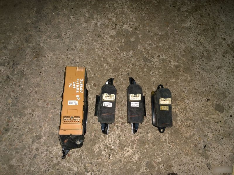 Кнопка стеклоподъемника, 800 рублей, Калининград