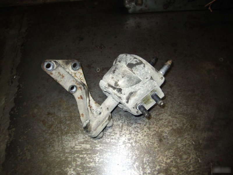 Подушка двигателя, 2370 рублей, Калининград