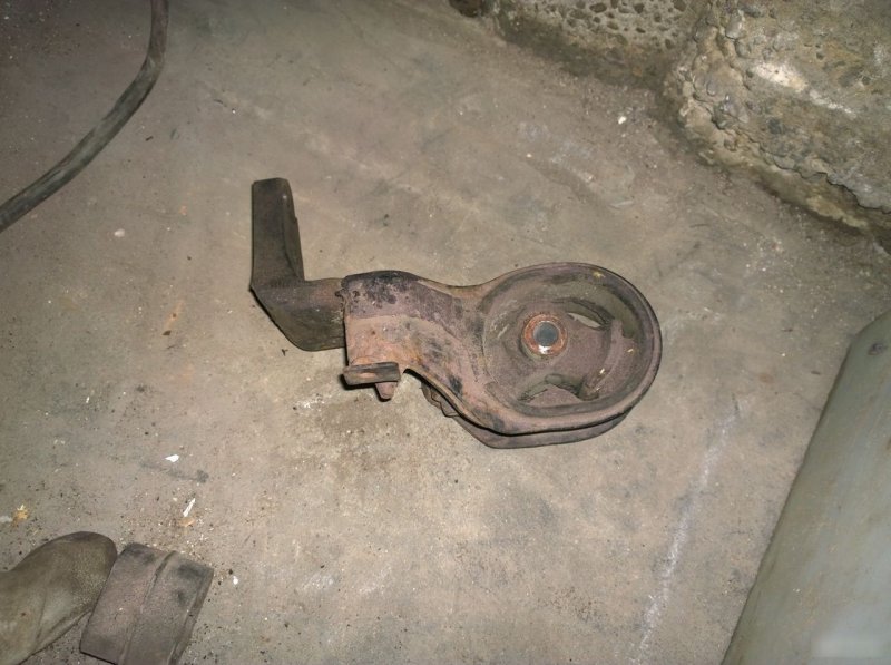 Подушка двигателя, 800 рублей, Калининград