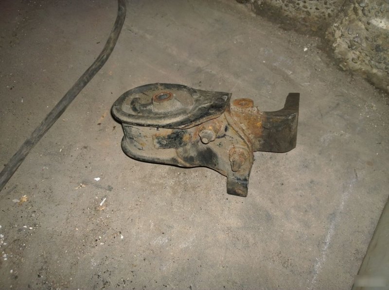 Подушка двигателя, 800 рублей, Калининград