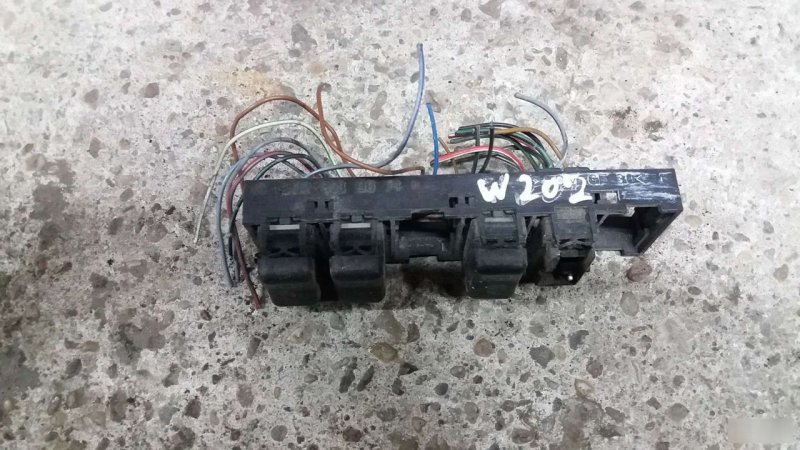 Кнопки с аварийкой, 1590 рублей, Калининград