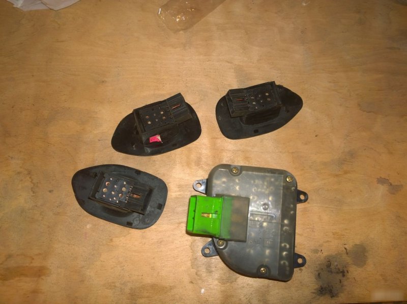 Кнопки стеклоподъемника, 570 рублей, Калининград