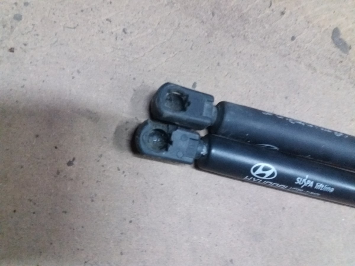 Амортизатор багажника, 2740 рублей, Калининград