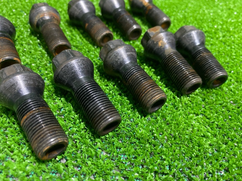 Болт колесный, 2000 рублей, Фроловское