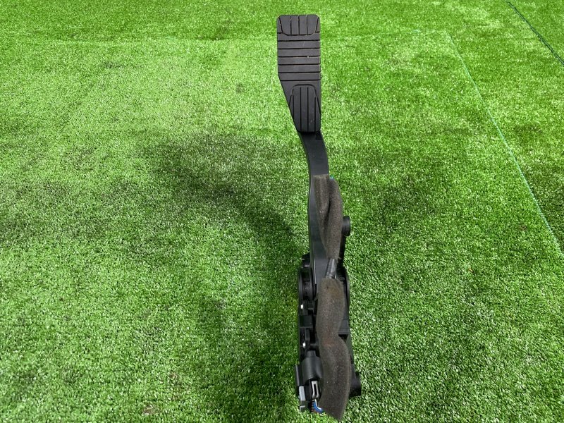 Педаль газа, 2000 рублей, Фроловское