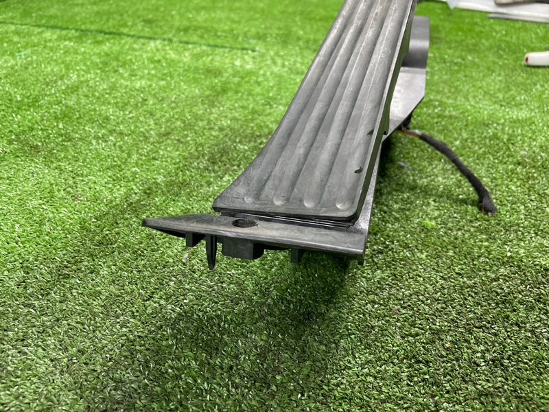 Педаль газа, 2000 рублей, Фроловское