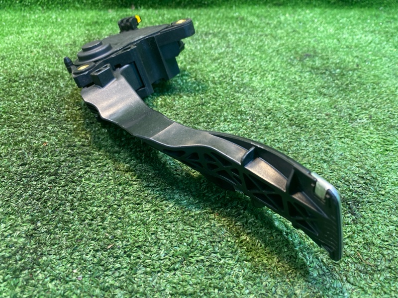 Педаль газа, 2000 рублей, Фроловское