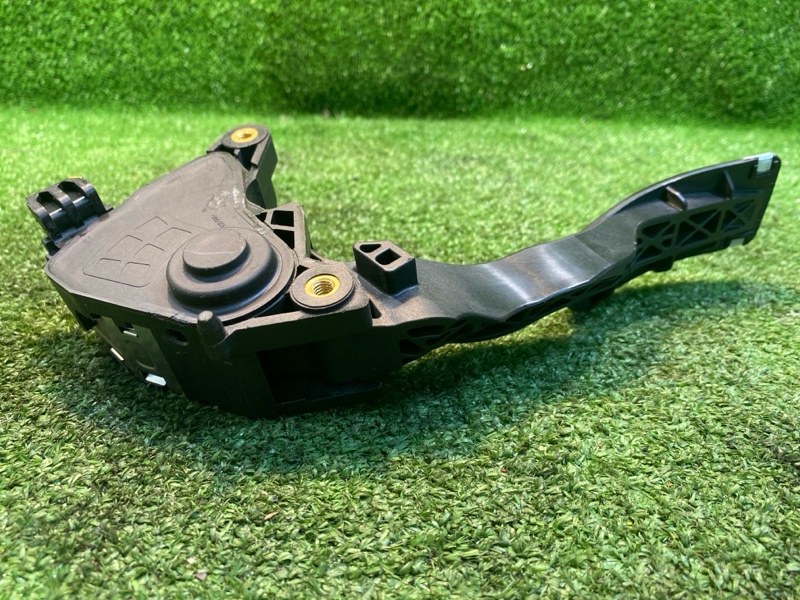 Педаль газа, 2000 рублей, Фроловское