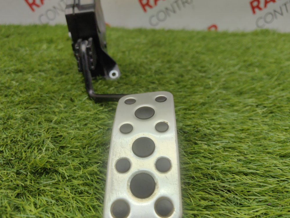 Педаль газа, 2000 рублей, Красноярск