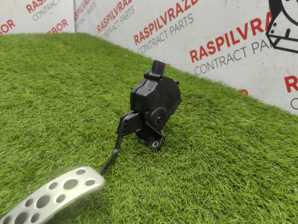 Педаль газа, 2000 рублей, Красноярск