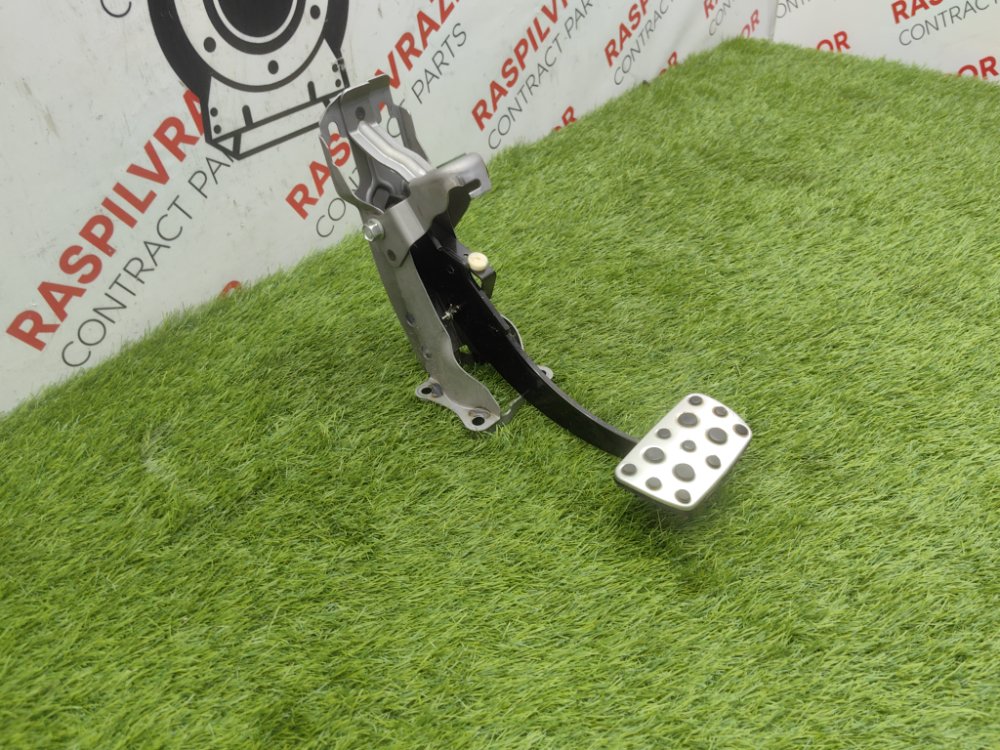 Педаль тормоза, 2000 рублей, Красноярск