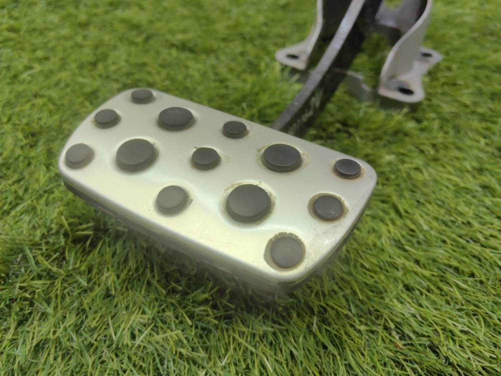 Педаль тормоза, 2000 рублей, Красноярск