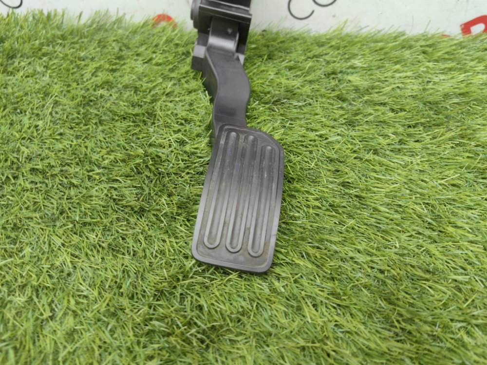 Педаль газа, 2000 рублей, Красноярск