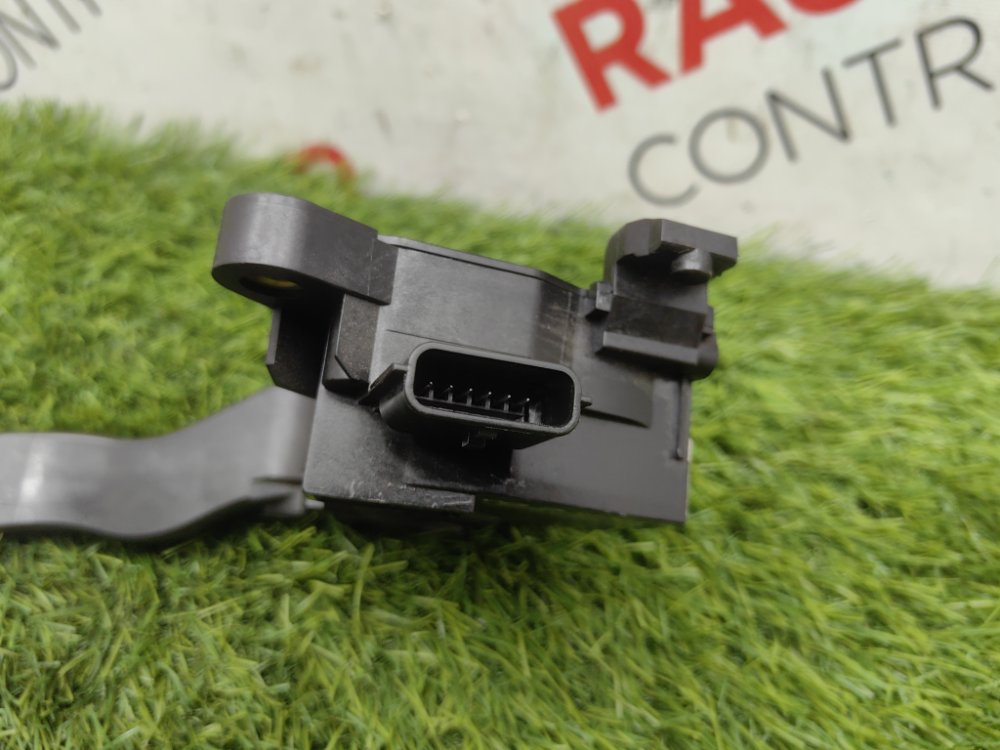 Педаль газа, 2000 рублей, Красноярск