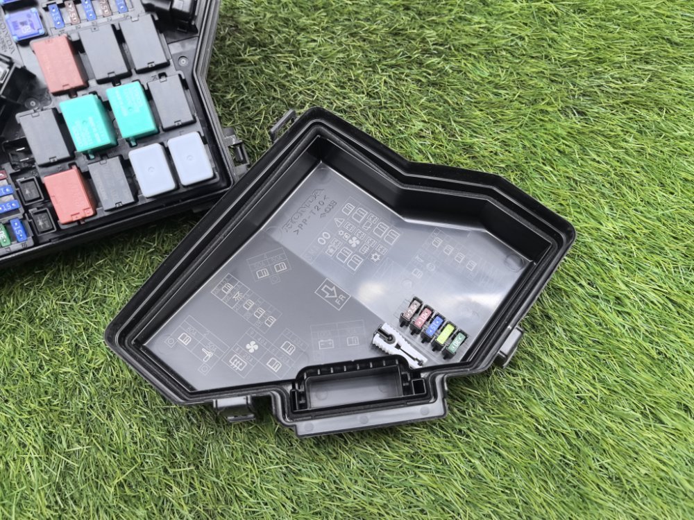 Блок предохранителей под капот, 3000 рублей, Красноярск