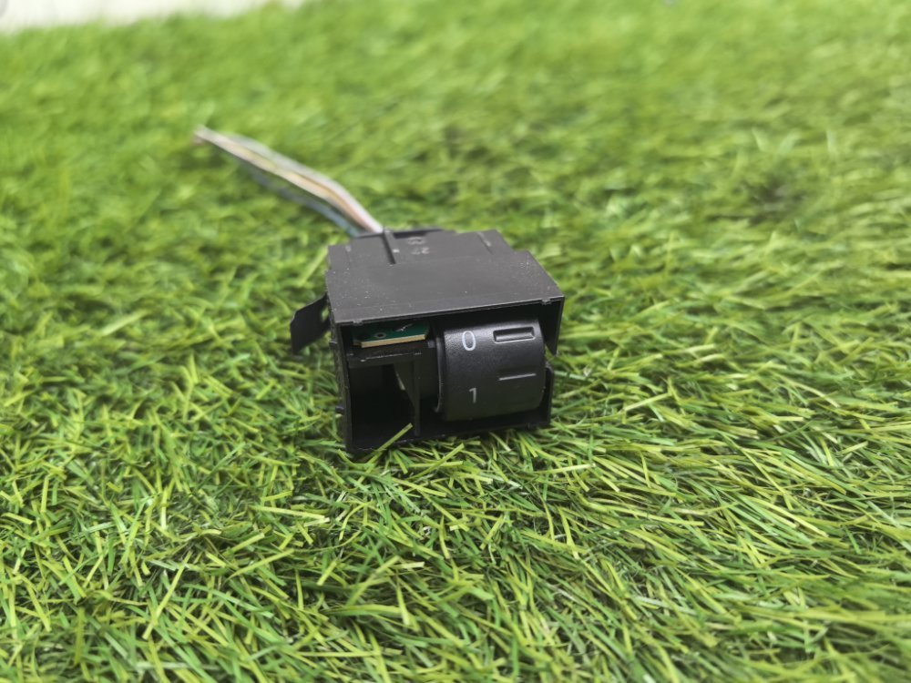 кнопка включения обогрева сидений, 800 рублей, Красноярск