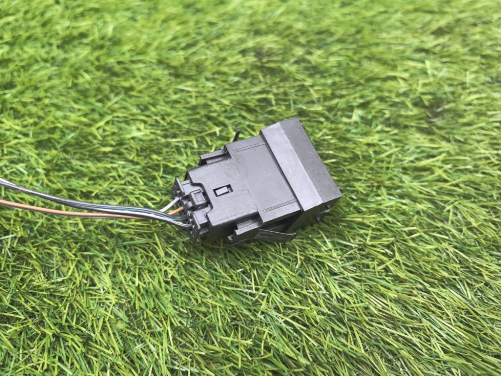 кнопка включения обогрева сидений, 800 рублей, Красноярск