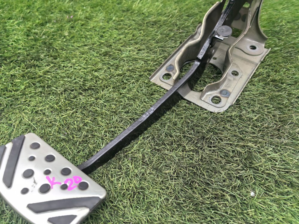 Педаль тормоза, 2000 рублей, Красноярск