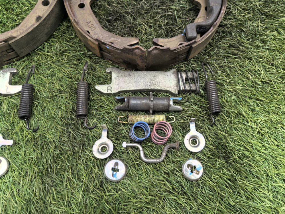 Колодки стояночного тормоза, 4000 рублей, Красноярск