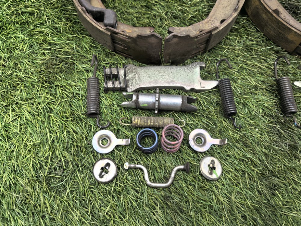 Колодки стояночного тормоза, 4000 рублей, Красноярск