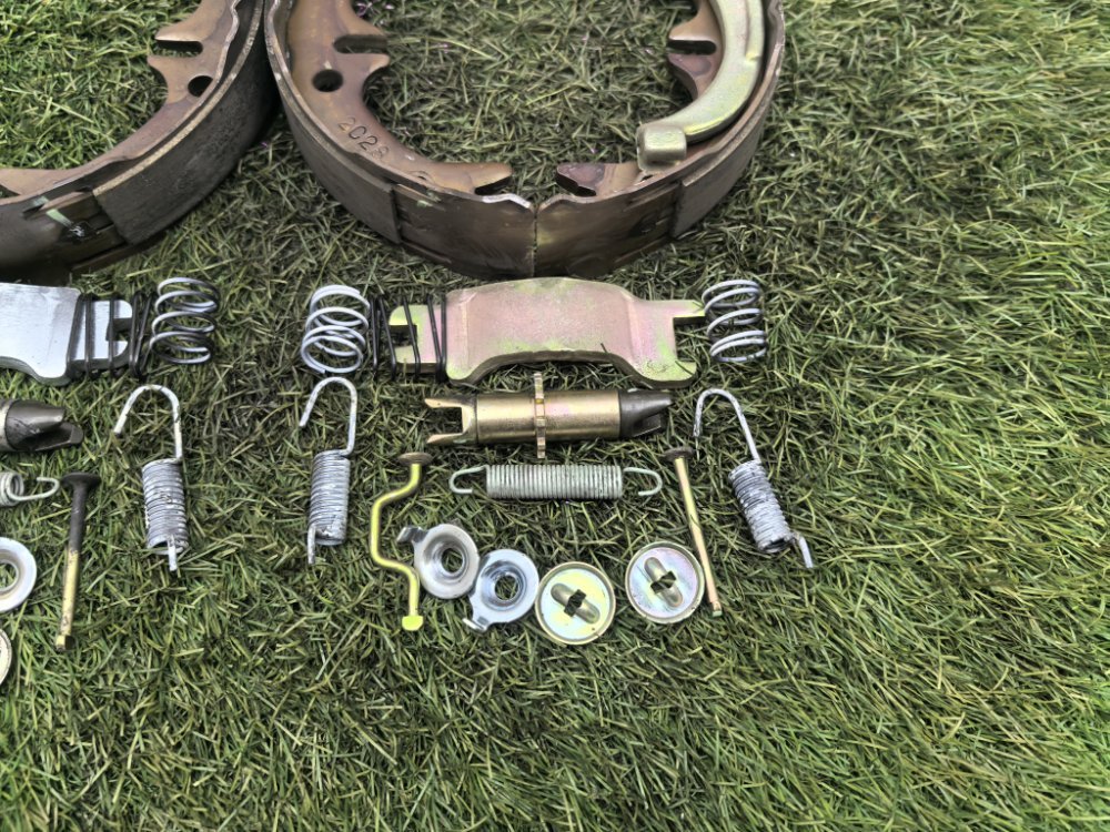 Колодки стояночного тормоза, 4000 рублей, Красноярск