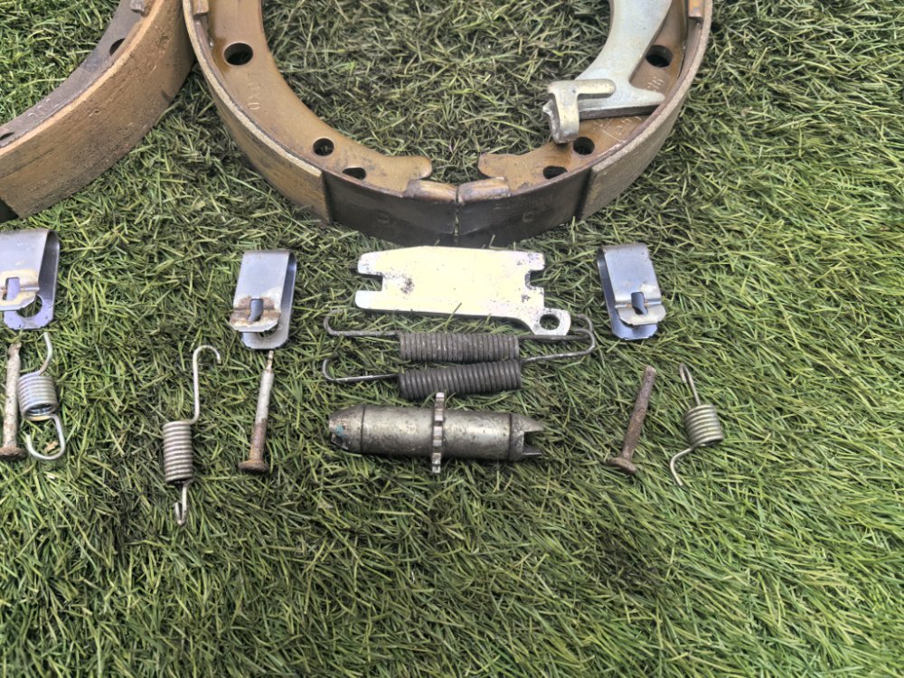 Колодки стояночного тормоза, 4000 рублей, Красноярск