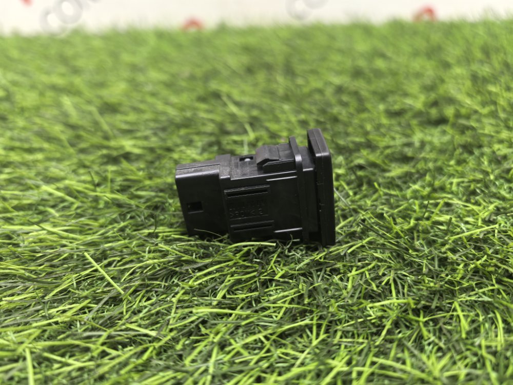 Кнопка антипробуксовочной системы, 1000 рублей, Красноярск